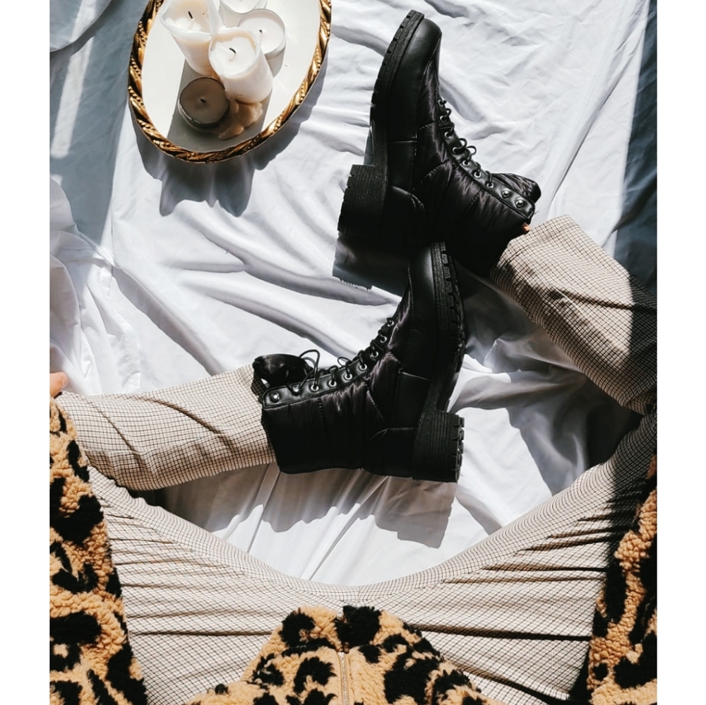 🚨Sweater Weather// black puffy boot - Picture 4 of 7